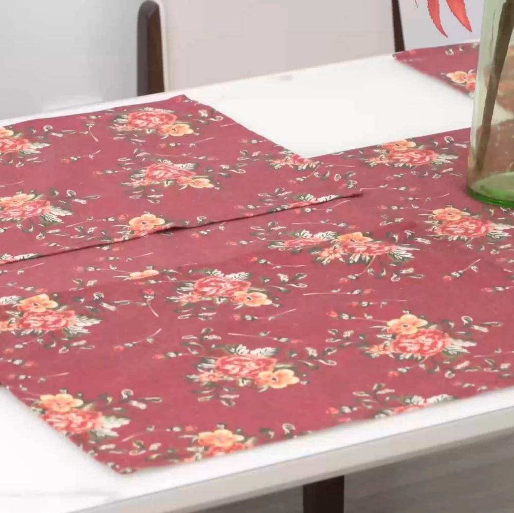 Flowery Tablecloth & 4 Placemats